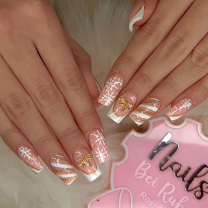 elegante-french-ngel-in-nude-rose-mit-goldlinien-und-schleifen-luxurises-nageldesign-fr-stilbewusste-frauen