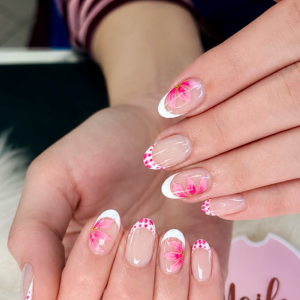 pink-flower-french-nails-das-romantische-nageldesign-mit-weisser-french-spitze-und-pinken-blten