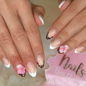 franzsische-ngel-mit-leopardenmuster-3d-blten-elegantes-naildesign-fr-stilbewusste-frauen
