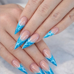 blaue-ombre-stiletto-ngel-mit-marmor-effekt-in-rostock-exklusives-nageldesign-bei-ruby-nails
