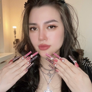 danke-an-unsere-kundinnen-ruby-nails-rostock-schenkt-ihnen-selbstbewusstsein-und-unendliche-styles