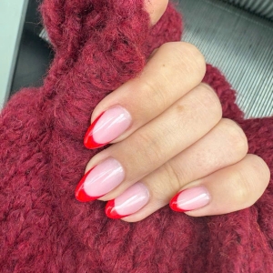 rote-french-nails-der-trend-fr-2025