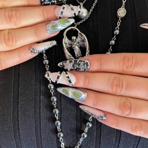 halloween-ngel-2025-in-rostock-extravaganz-trifft-kunst-bei-ruby-nails