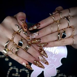 luxus-nageldesign-herbst-2025-exklusive-kunstwerke-bei-ruby-nails-rostock