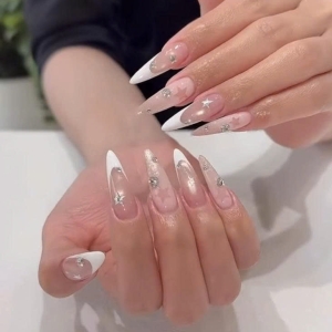 trendngel-2026-elegantes-nageldesign-in-olivgrn-nude-fr-stilbewusste-frauen