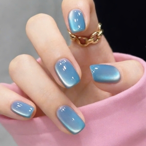 elegante-blaue-cat-eye-ngel-moderner-nageltrend-fr-stilvolle-manikre